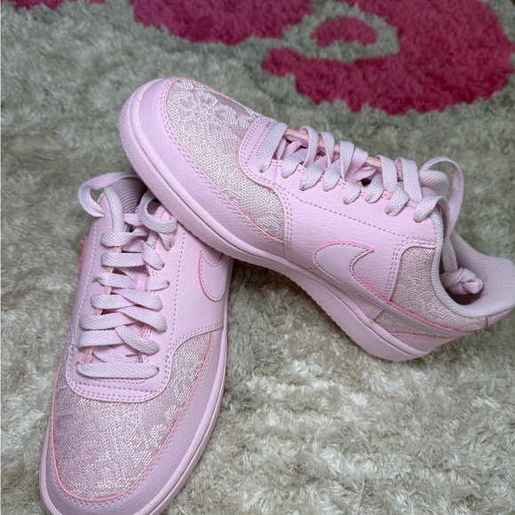 NIKE Pink Lace Women's Sneakers - Picture 2 of 12